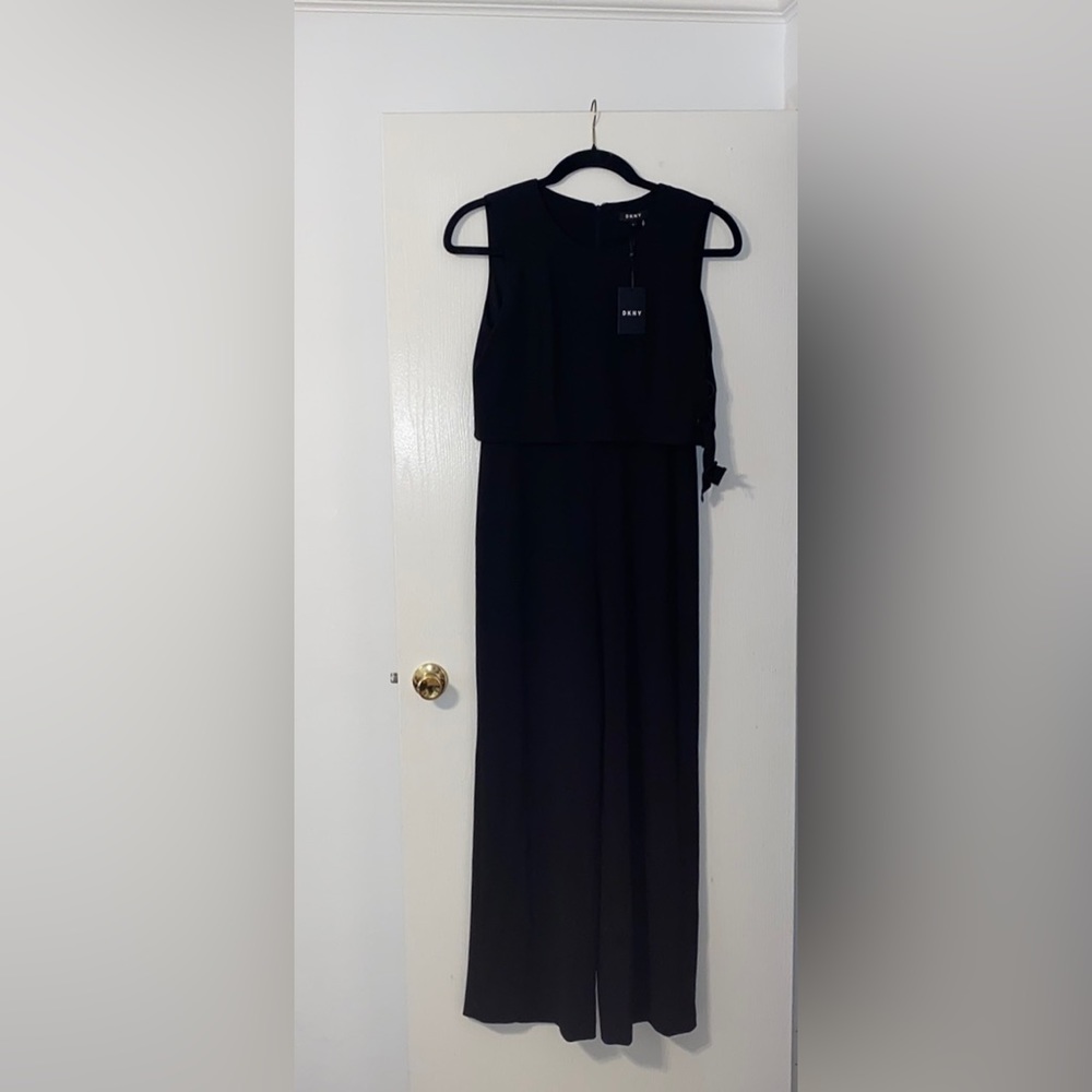 NEW! Gorgeous DKNY sleeveless black jumper!